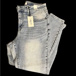 Judy Blue Jeans BNWT! 14W light blue, Over easy Yoke front skinny jeans